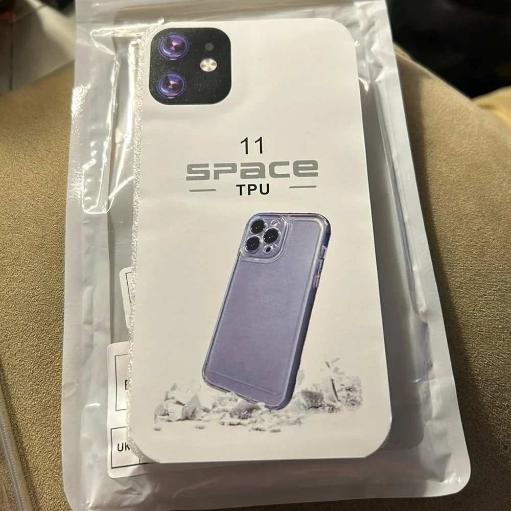 iPhone 11 case - Picture 2 of 3